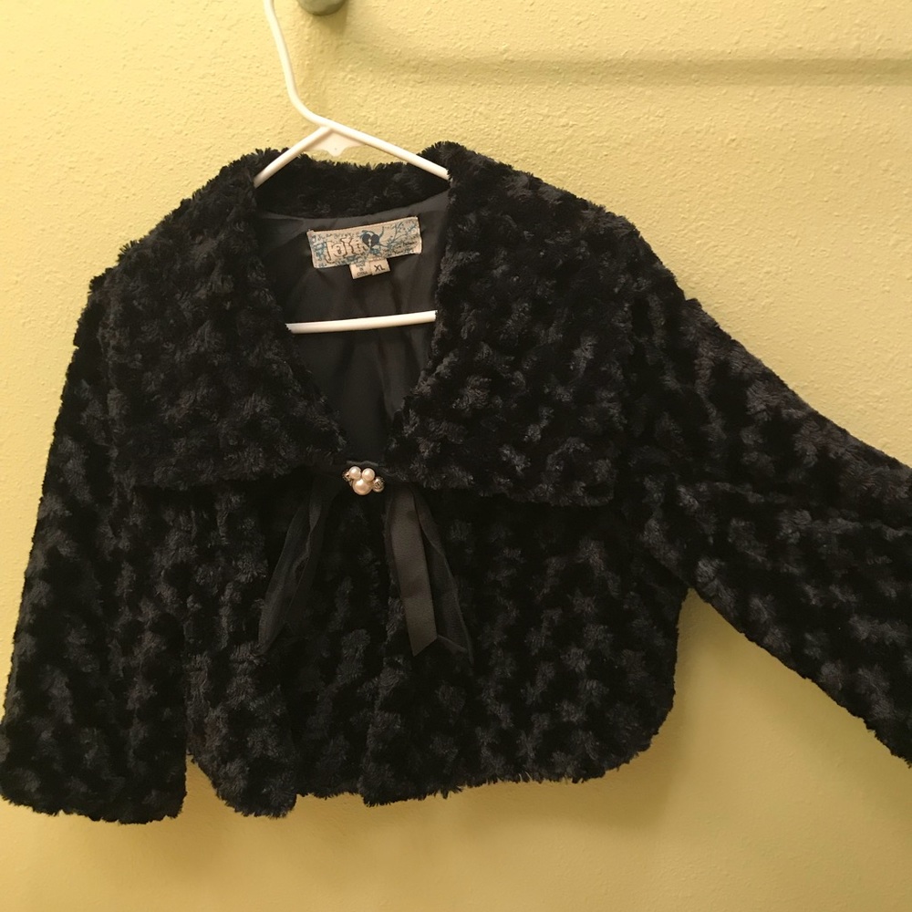 Cropped fuzzy jacket